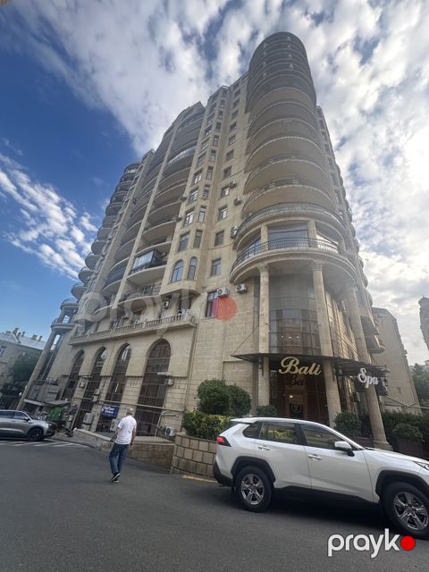 Satılır 4 otaqlı yeni tikili 210 m²