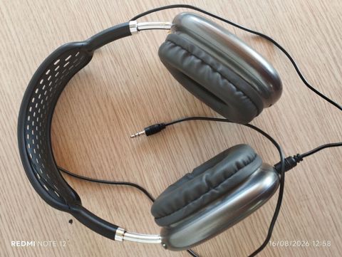 Simli qulaqlıq 3.5 mm AUX – over-ear, metal kasalar
