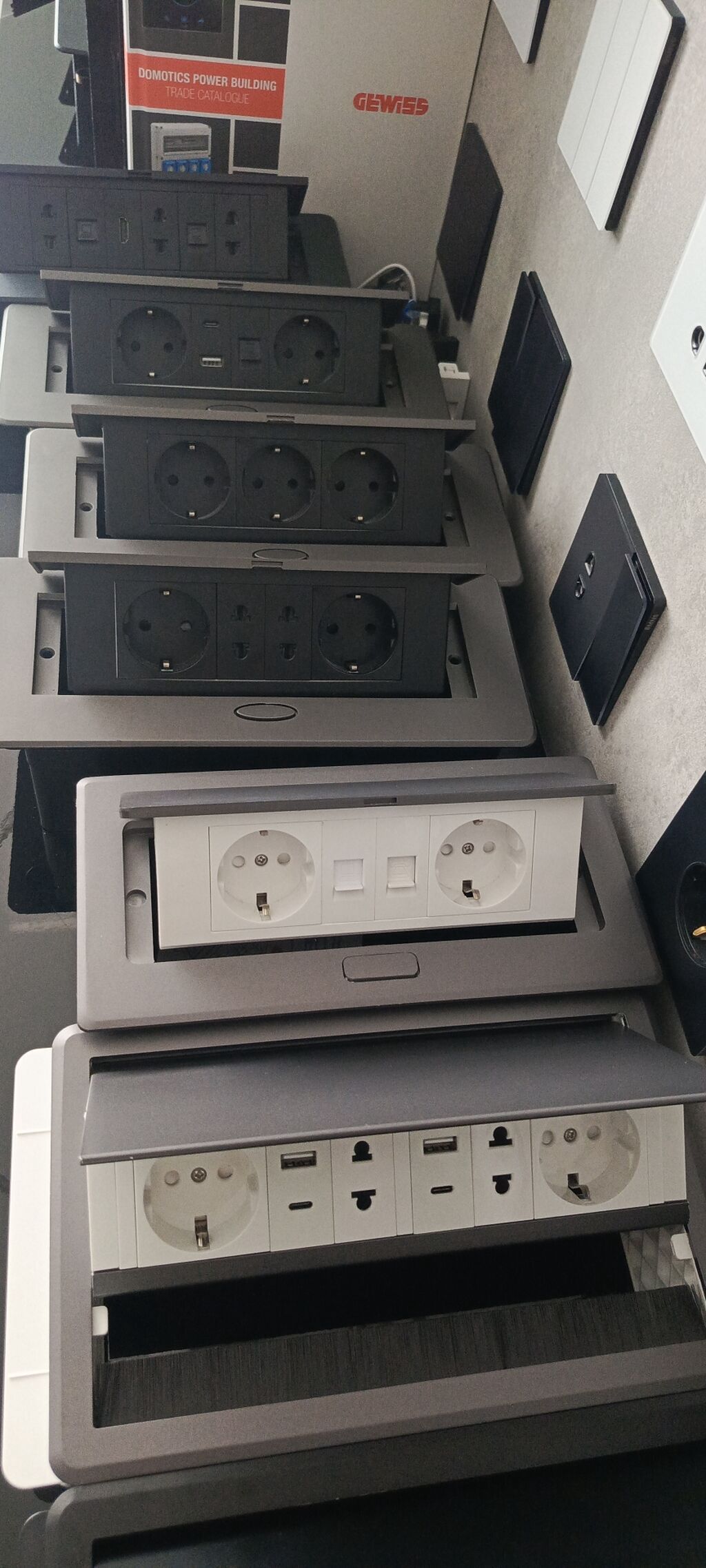 Masaüstü quraşdırılan pop-up rozetka blokları - Gizlənən qapaqlı — Elektrika, Bakı (3)