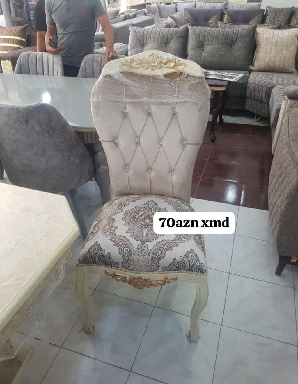 Klassik üslubda yemək otağı stulu - Arxa hissə: kapitone tikişli