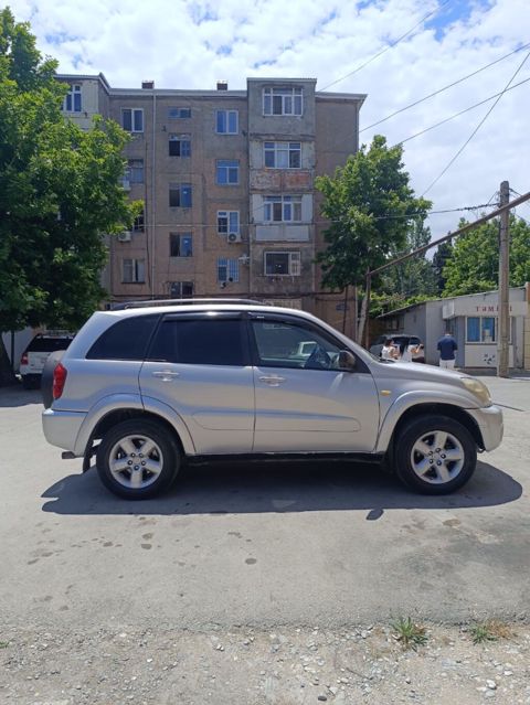 Toyota RAV4: 2 l | 2003 il Universal