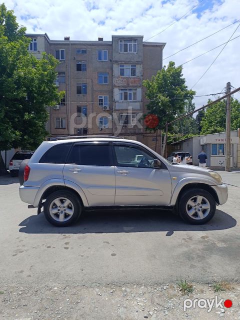 Toyota RAV4: 2 l | 2003 il Universal