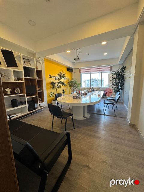 Satılır obyekt 560 m²