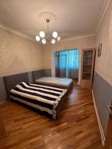 İcarəyə verilir 3 otaqlı köhnə tikili 85 m² — Resul Bey