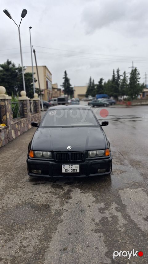 BMW 3 series: 1.8 l | 1993 il Sedan — Quba
