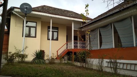Həyət evi kirayə verilir, Şəki ş.