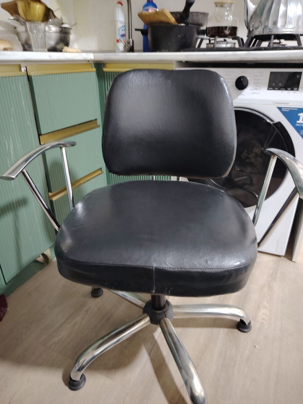 Ofis kreslosu — qara, xrom-metal, 360° fırlanma