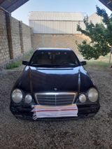 Mercedes-Benz E 220: 2.2 l | 1999 il Sedan — Cars