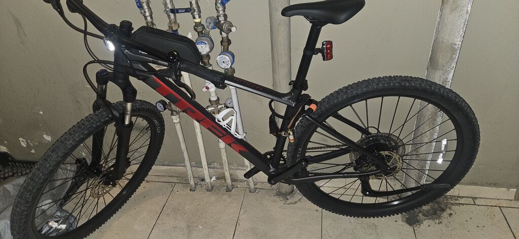 Trek markalı dağ velosipedi Xüsusiyyətlər: - Alüminium gövdə, mat — Dağ velosipedləri, Bakı (2)