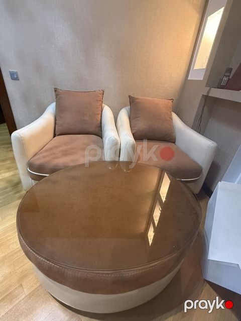 İki nəfərlik rahat lounge dəsti: - 2 ədəd yumşaq kreslo – krem rəngli