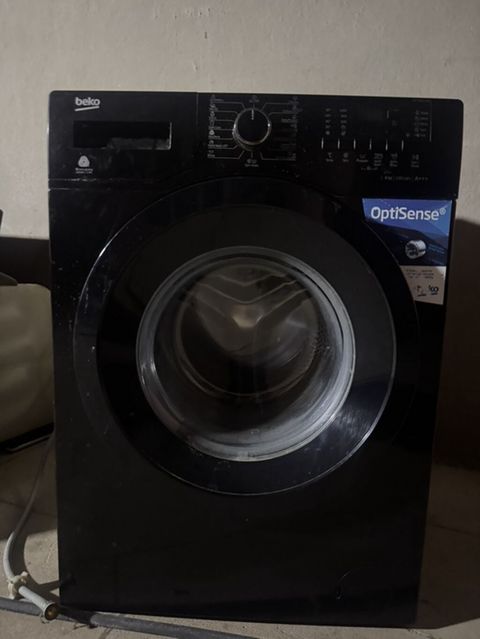 Beko paltaryuyan maşın – OptiSense texnologiyalı, qara rəngli, ön