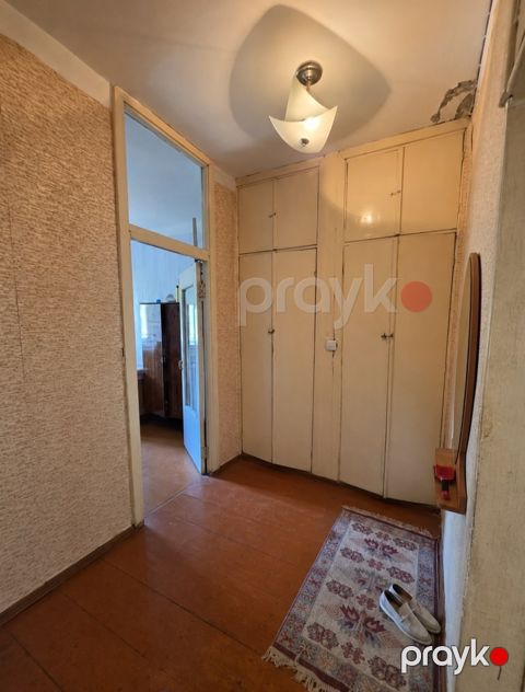 Satılır 2 otaqlı köhnə tikili 65 m²