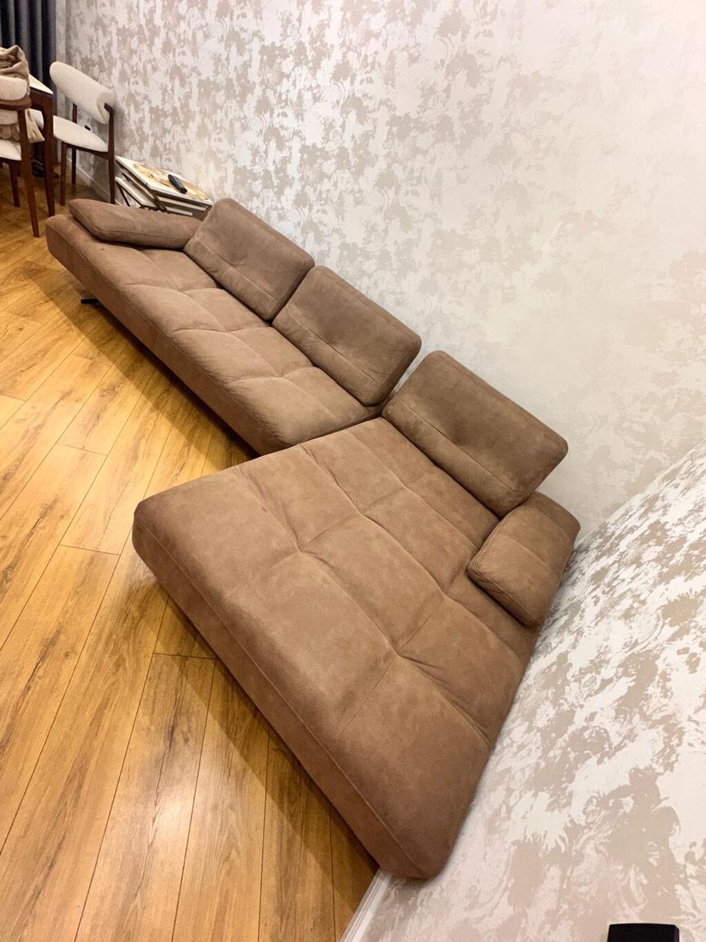 Saloğlunun künc divan satılır təcili satılır. Başlıqlar arxaya acilib