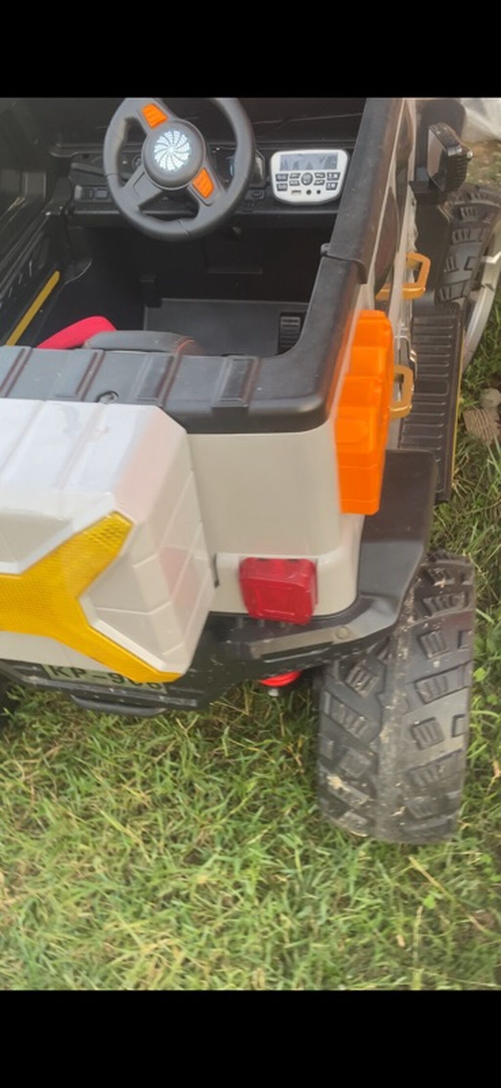 Uşaq üçün elektrikli off-road cip maşın - Korpus: boz rəngdə — Mallar, Göytəpə
