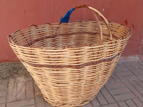 Böyük ölçülü əl toxuması səbət satiram. Real alicilar elaqe saxlasin
