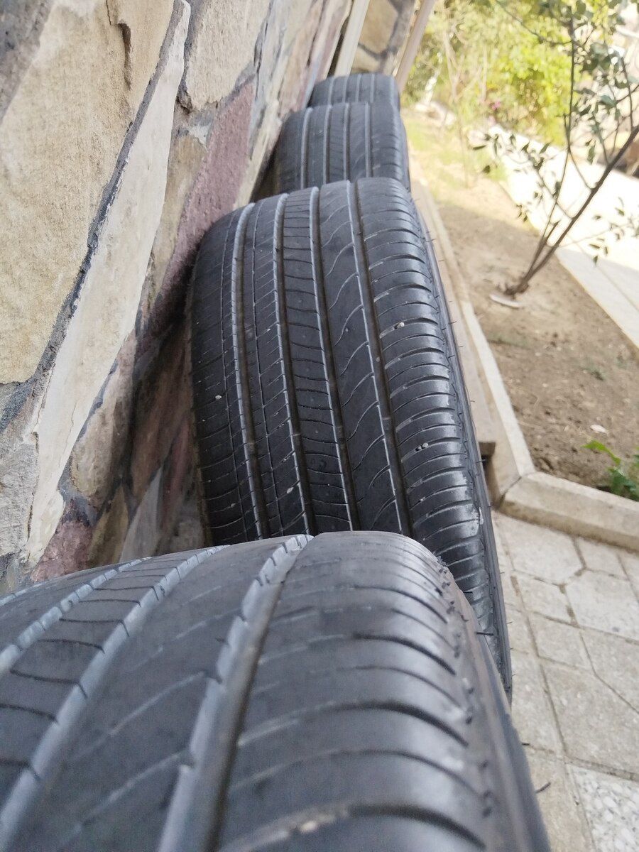 BMW təkərləri 235.55 R17 — Ehtiyat hissələri və aksesuarlar, Bakı (4)