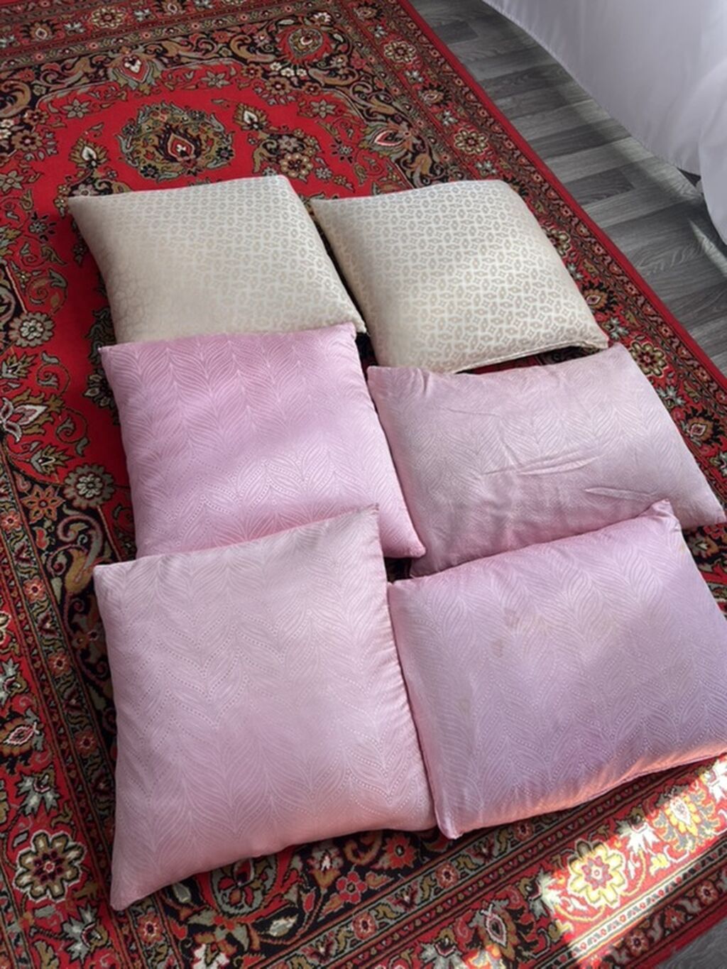 Toyuğ tükü yastıqın biri 10 manat - Sayı: 6 ədəd - Forma: kvadrat - — Tekstil, Bakı