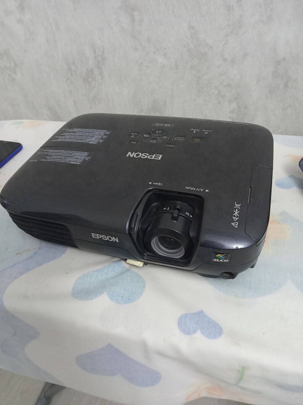 Epson EB-X72 proyektor.((( işləkdir bir tek lampasinda cuzi problem — TV və Video, Siyəzən