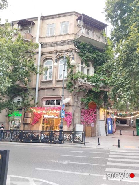 Satılır 2 otaqlı köhnə tikili 64 m²