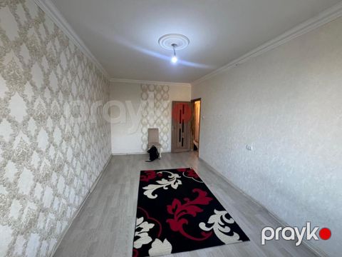 Satılır 2 otaqlı köhnə tikili 60 m²