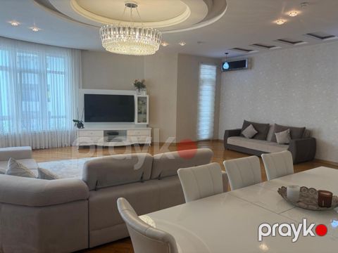 Satılır 4 otaqlı yeni tikili 240 m²