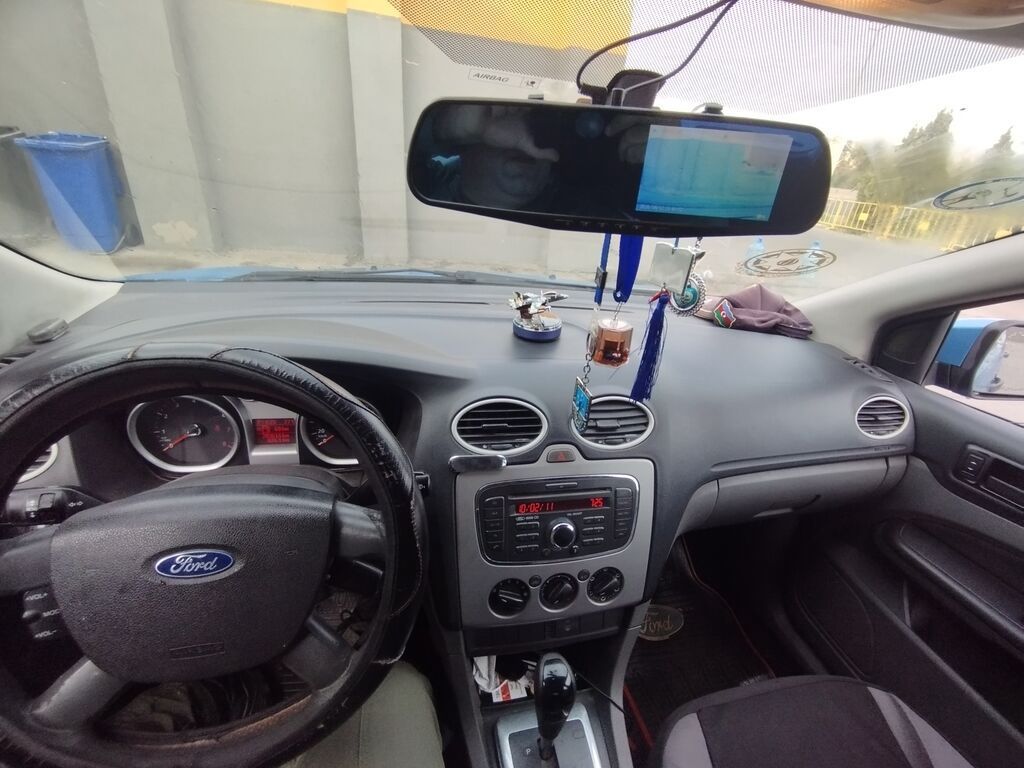 Ford Focus: 1.6 l | 2010 il 284360 km Sedan — Avto, Qobu (9)