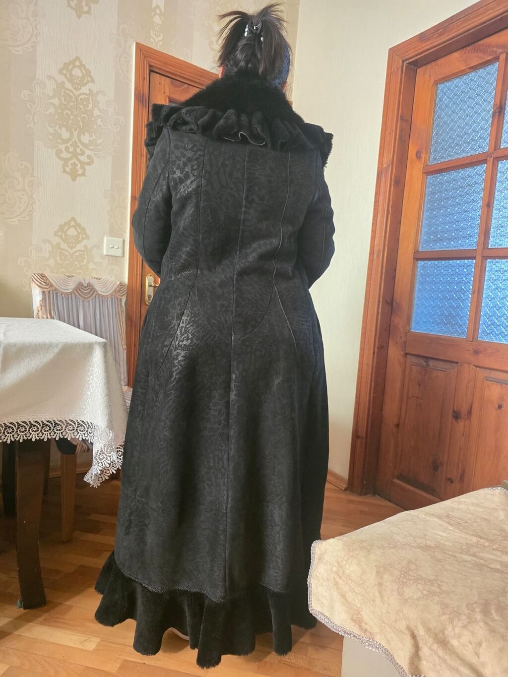 Qadınlar üçün uzun qara kürk-palto - Model: Uzun, A-kəsimli siluet — Şəxsi əşyalar, Bakı (4)