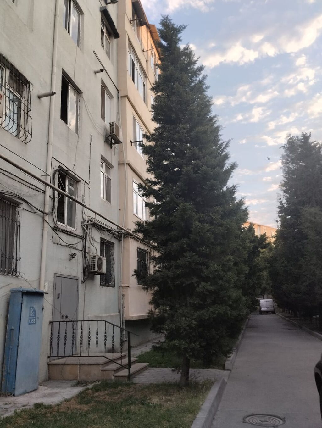 Bakı, 1-ci mikrorayon, 3 otaqlı, Köhnə tikili, m. 20 Yanvar, 45 kv. m