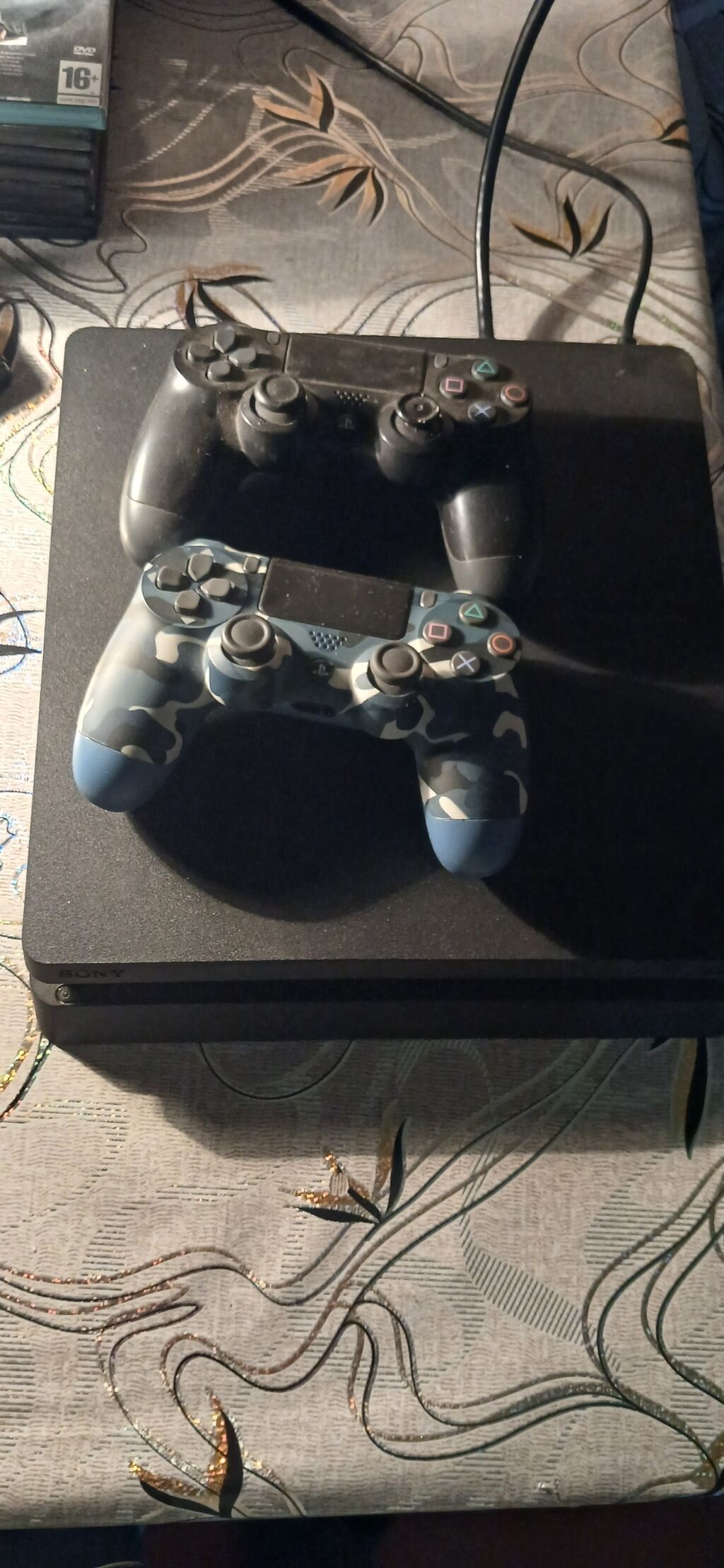 Sony PlayStation 4 Slim oyun konsolu - Model: PS4 Slim (Sony loqolu