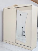 Dolab satılır - Növ: Sürgülü qapılı paltar dolabı - Rəng: Krem/açıq — Furniture