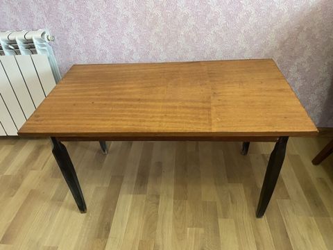 Qədimi retro jurnalni masa