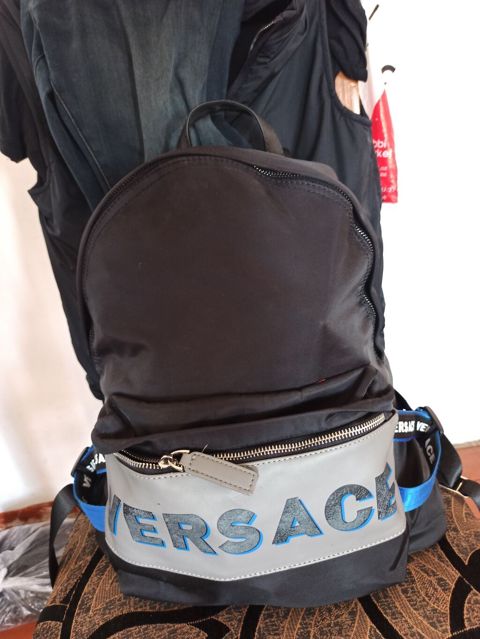 Hec bir cirig sokuyu yoxdu iç cibleri de qaydasindadir Versace