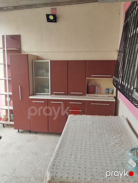 Mətbəx mebeli dəsti - Material: laminat/MDFlam fasadlar, ağ karkas;