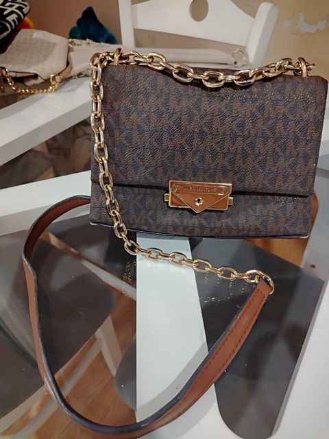 Qadın çantası (Michael Kors)