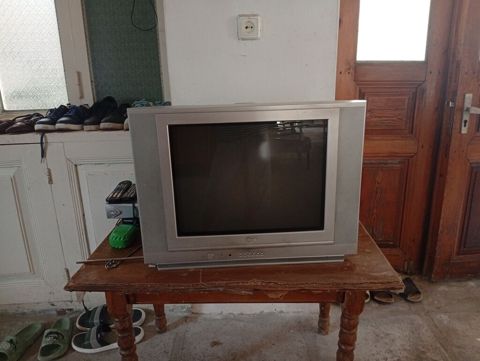 LG kineskop televizor Model: LG RT-21FD15V Ekran diaqonalı: təxminən