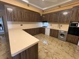 Mətbəx mebeli satılır 2000₼. Ölçü 2.80/2.55/2.74. 67 sm. Üzəri tökmə — Mebel