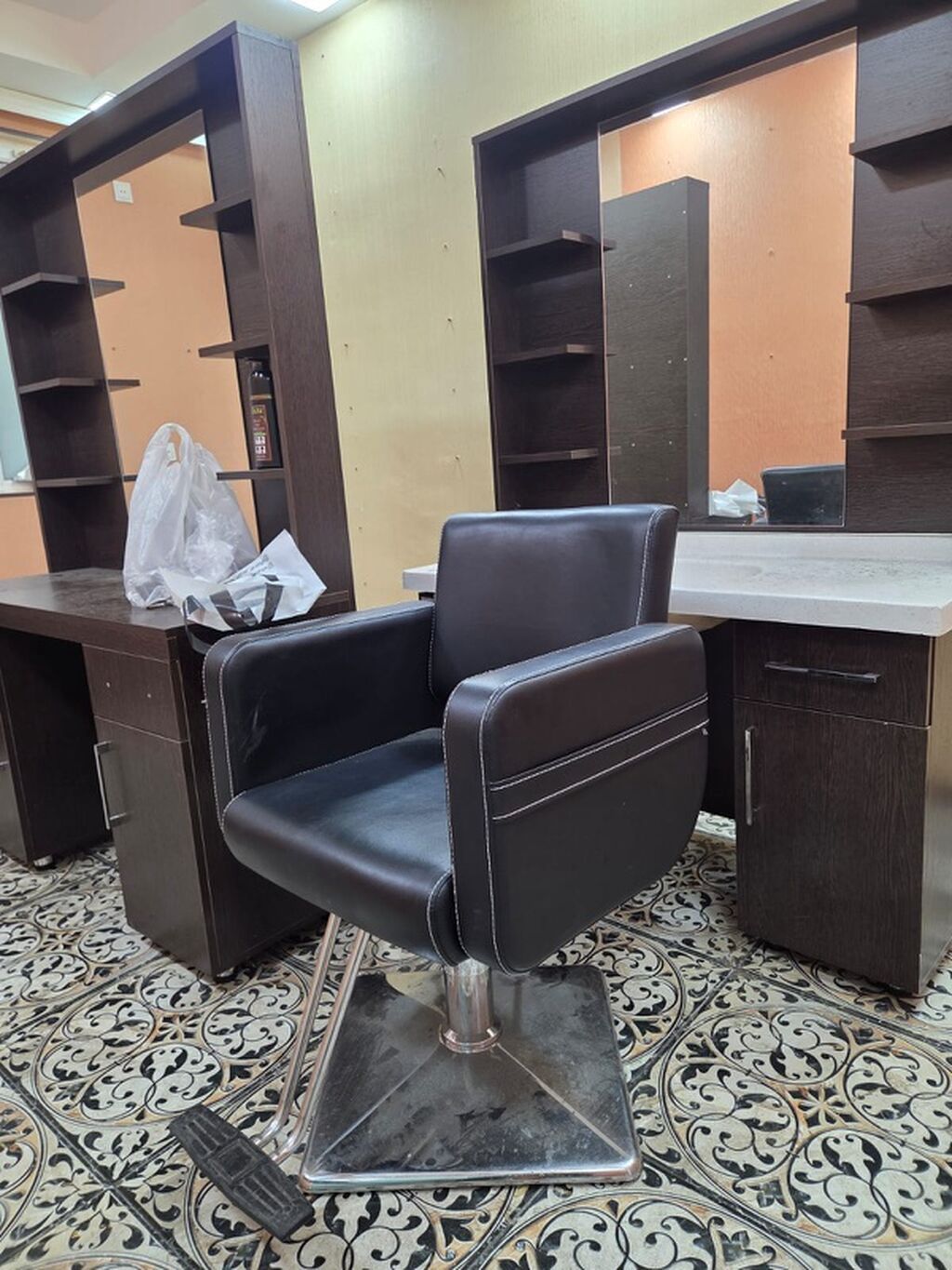 Salon üçün vizaj/berber masası və kreslo dəsti - Tünd ağac rəngində — Mebel, Bakı (3)