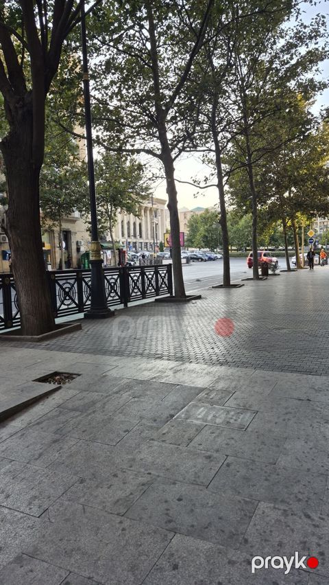 Seherin Merkezinde Qis parkinin yaninda Umumi Heyetde 1 otag menzil