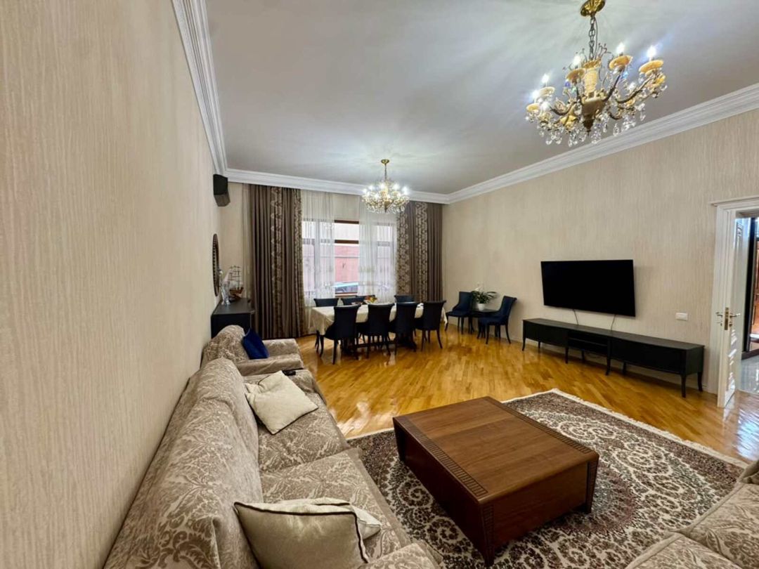 Satılır 7 otaqlı həyət evi/bağ evi 400 m² — Ev, villa, Bakı