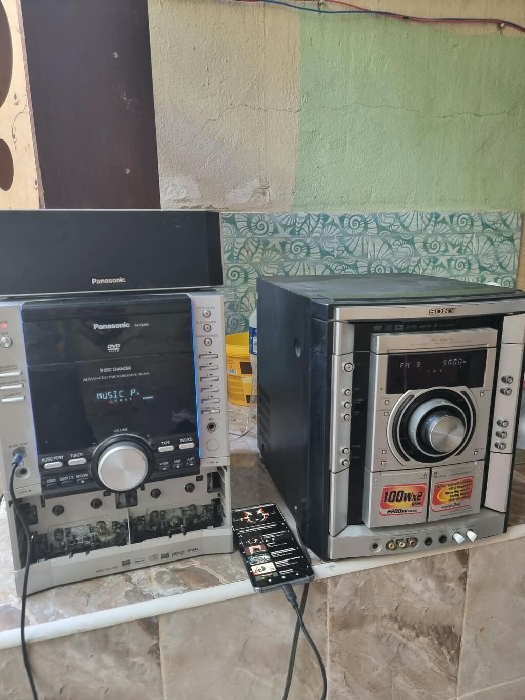 Musiqi mərkəzləri satılır: 1. **Panasonic SA-VK460** - DVD Video