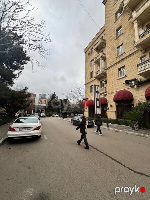 Satılır 2 otaqlı köhnə tikili 60 m²