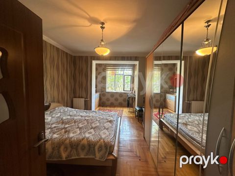 Satılır 3 otaqlı köhnə tikili 90 m²