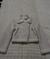 Qadınlar üçün krem rəngli qısa jaket - süni xəz detallı — Jackets
