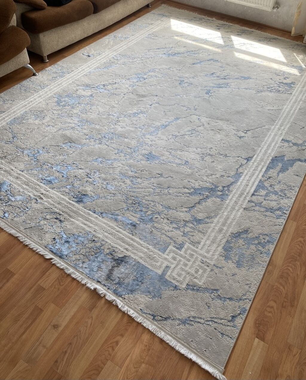Dekorativ xalça — mavi mermer effektli, 2.5 × 3.5 m