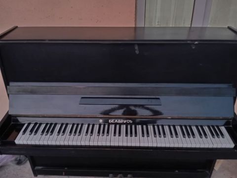 Piano, Belarus markası, 3 pedaldı