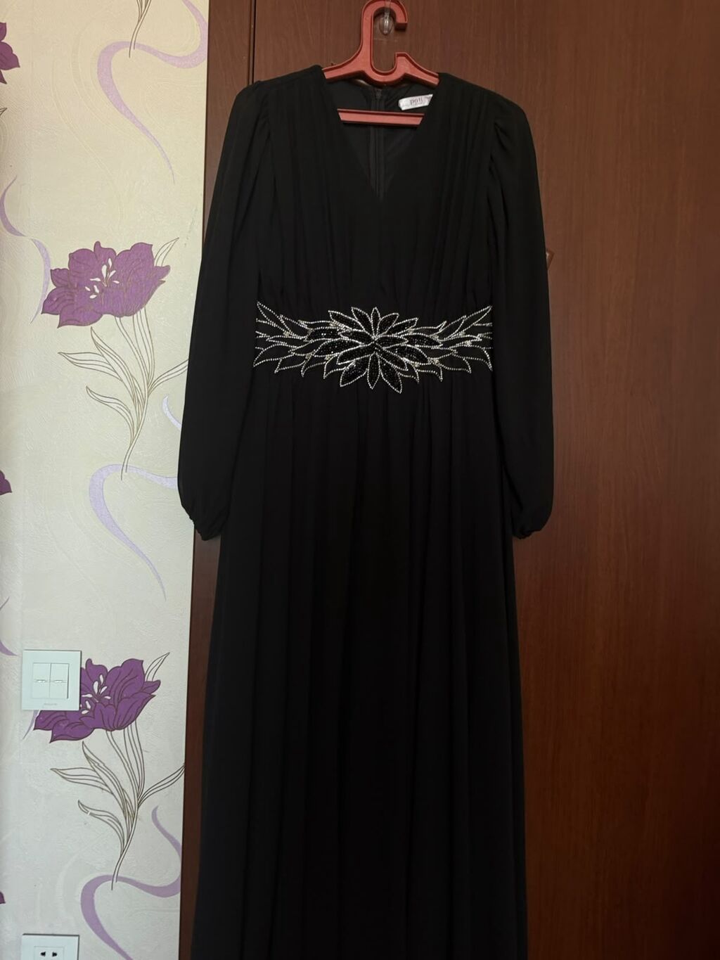 Qara uzun ziyafət donu 48-50 razmer - Model: V-yaxa, uzun qollu, axıcı — Şəxsi əşyalar, Bakı