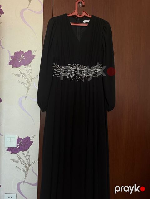 Qara uzun ziyafət donu 48-50 razmer - Model: V-yaxa, uzun qollu, axıcı
