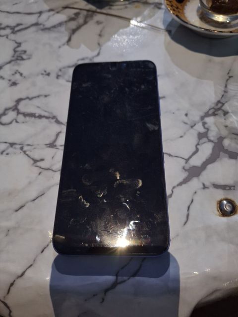 Smartfon satılır Rial Aliciya endirim olunacaq - Tam ekranlı