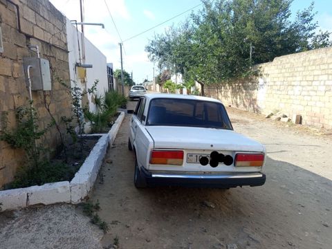 LADA (VAZ) klassik sedan - ağ rəng, 4 qapı