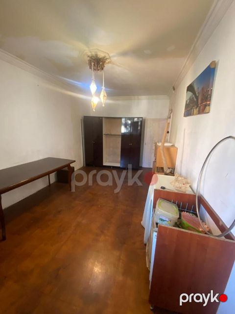 Satılır 2 otaqlı köhnə tikili 38 m²